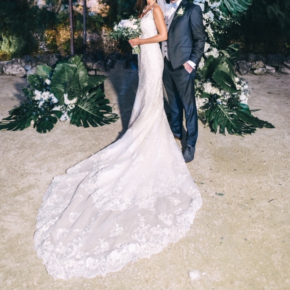 ​​Maggie Sottero Zamara 8MS492- Breathtaking Lace Ivory Wedding Gown - Picture 1 of 13